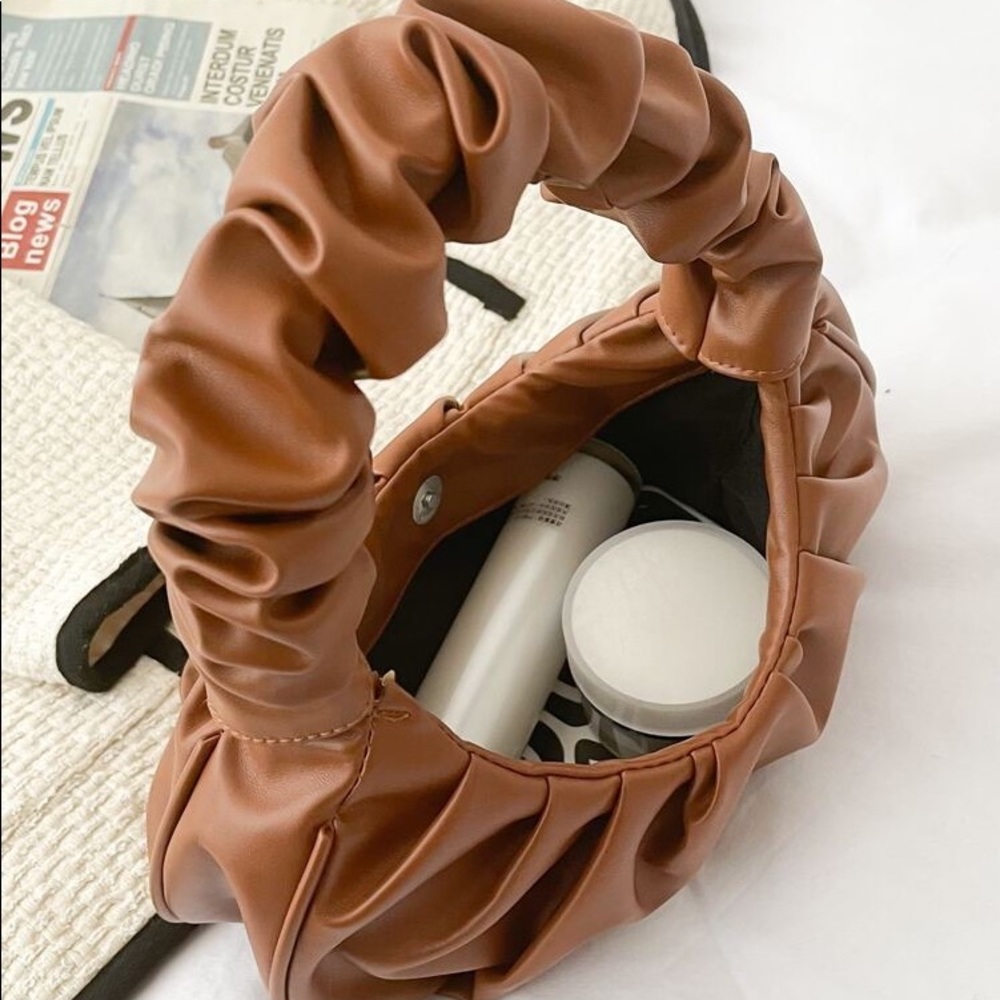 Minimalist Ruched Handbag - Picture 4 of 4